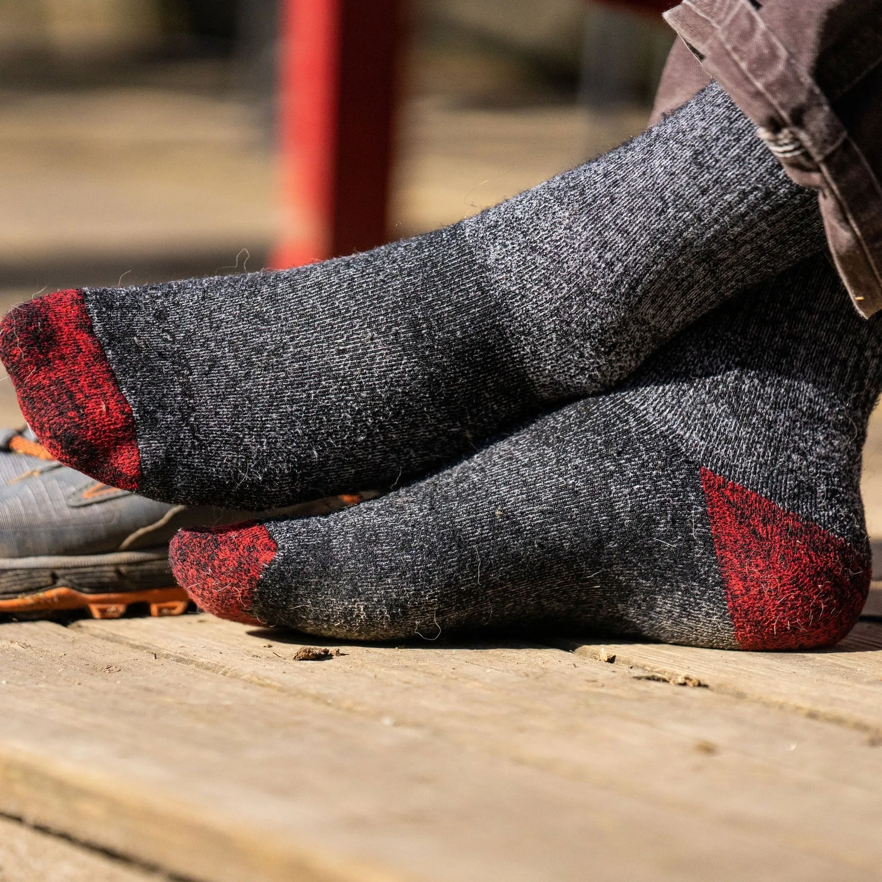 Darn Tough 1955 Men's Mountaineering Over-the-Calf Heavyweight Hiking Sock - Smoke