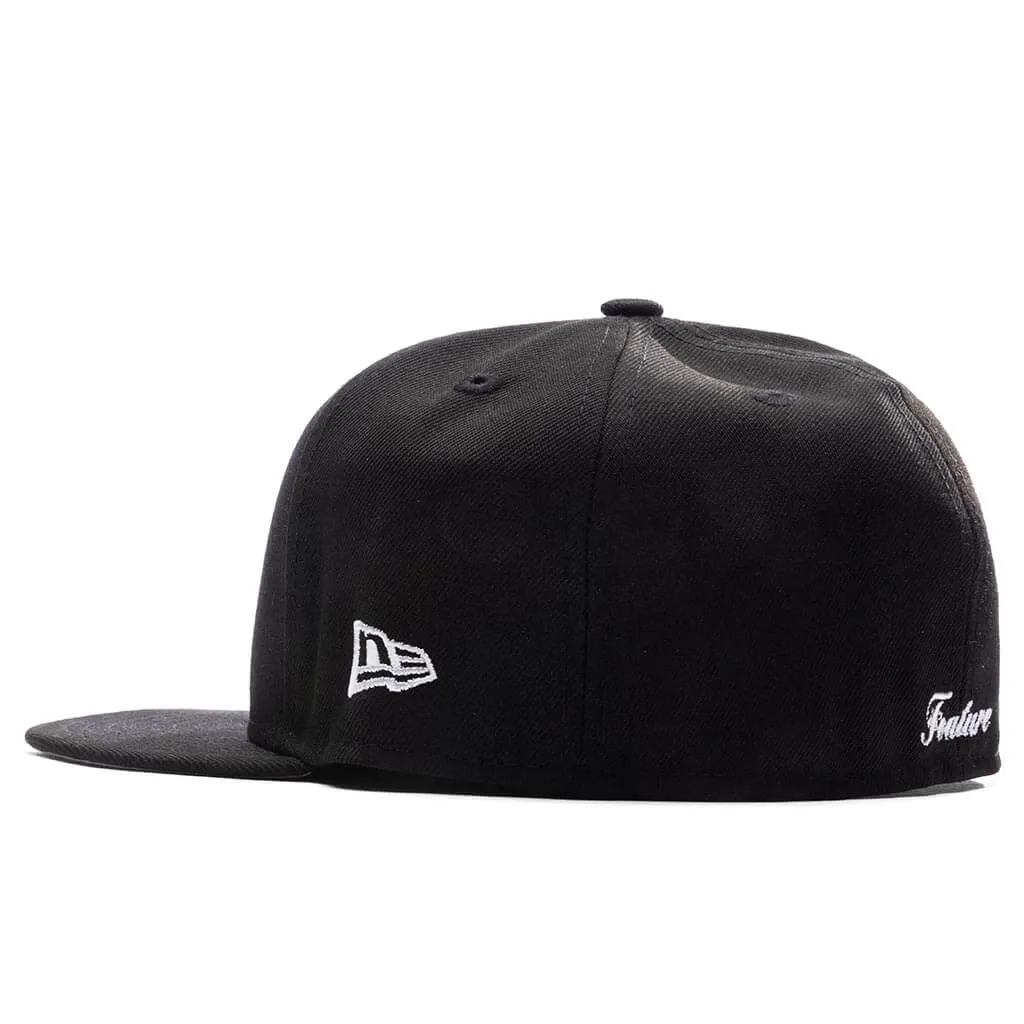 Feature x New Era Old English Scottsdale Fitted - Black/Snow Grey