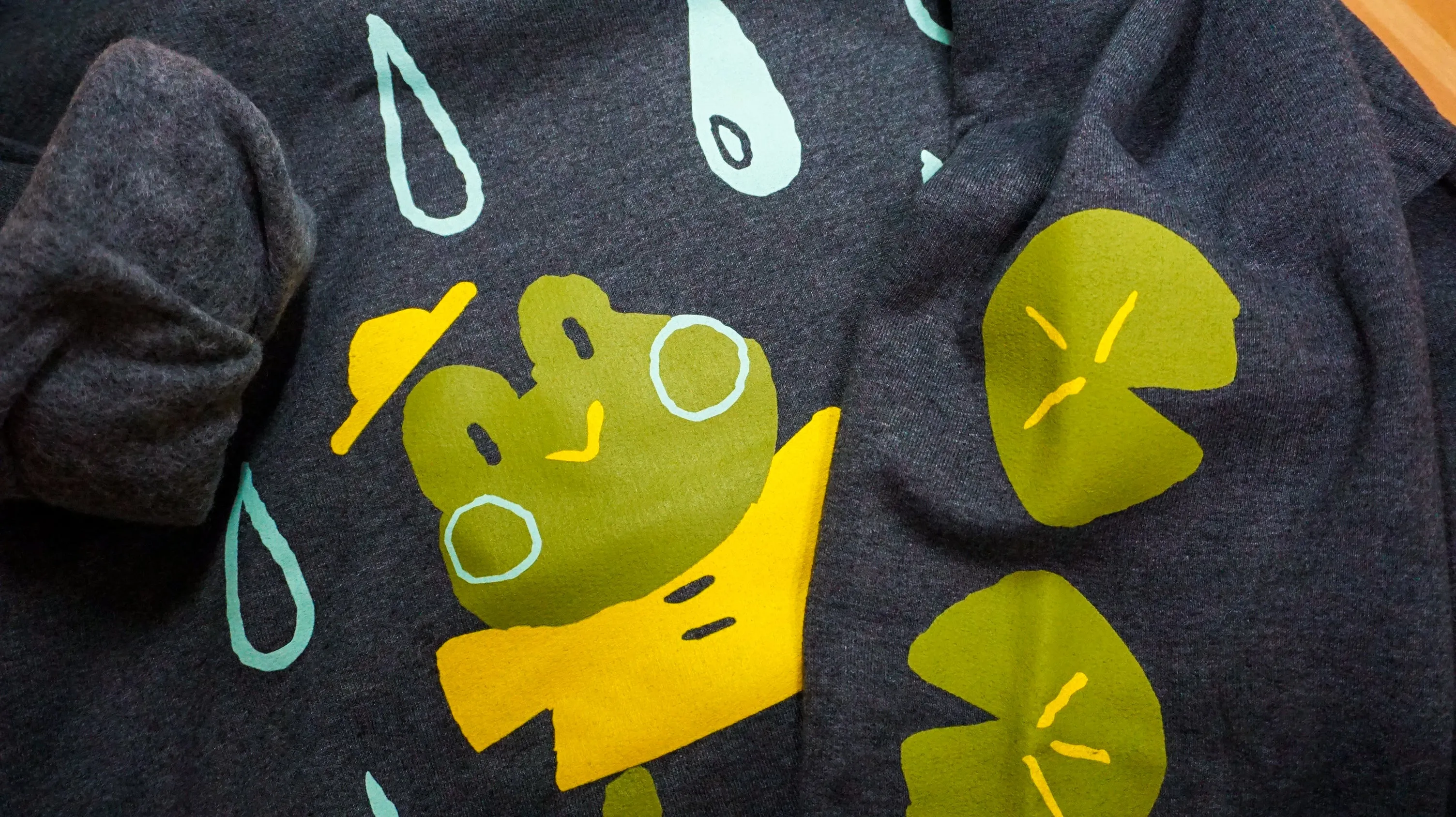 FROG RAIN sweater